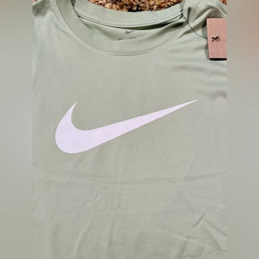 NWT Nike Boys Legend Swoosh Dri-Fit Long Sleeve Training Tee Shirt